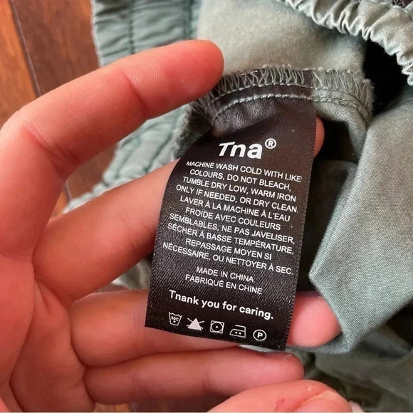 Aritzia TNA Cargo High Waisted Shorts Army Green Black Pocket Gorpcore XXS - Picture 7 of 10